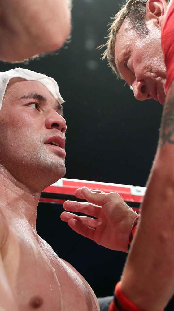 Some words of advice from trainer Barry during the Fury fight. Picture: Mark Robinson\/Photosport