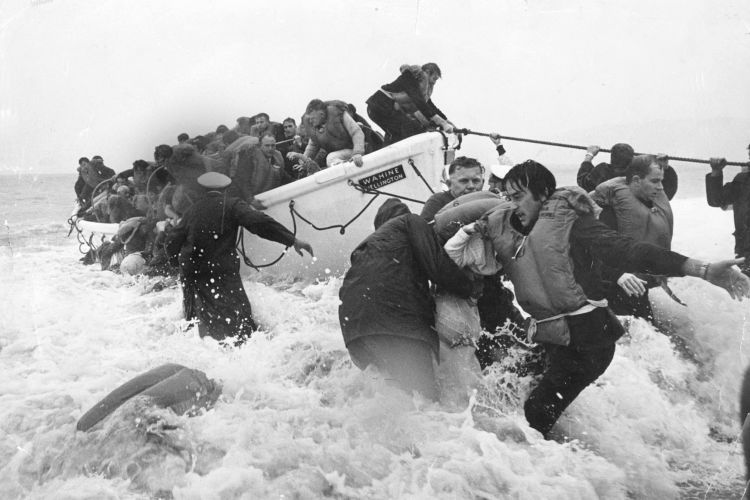 Survivors of the Wahine disaster make it to shore in a lifeboat on April 10, 1968. BARRY DURRANT/THE DOMINON POST