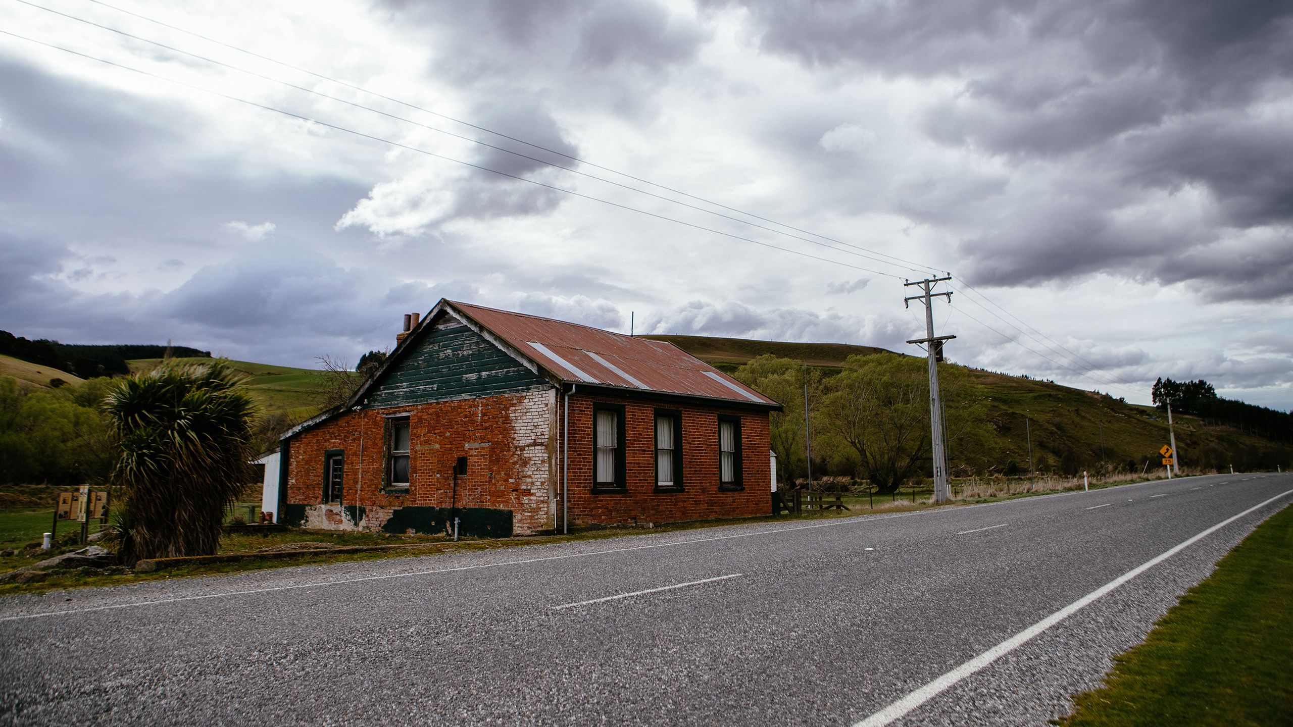 The once-bustling Chinese Empire Hotel, was said to be one of the best wayside hotels in inland Otago and catered for European and Chinese guests.