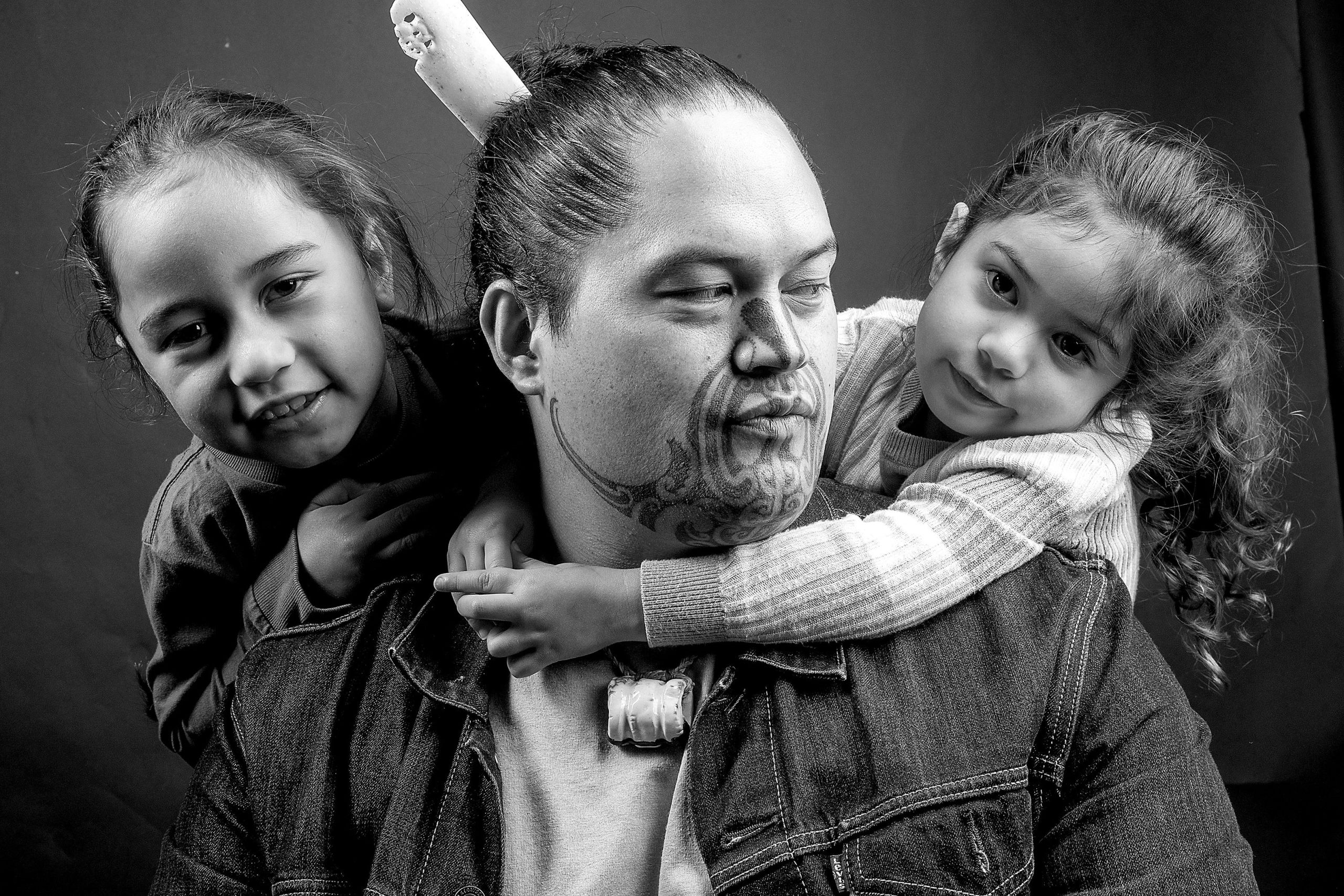 Reweti Arapere with his children.