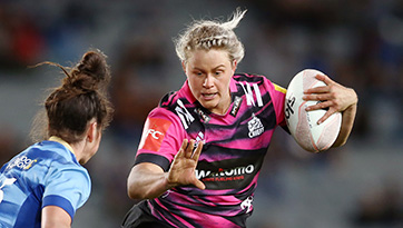 Chelsea Alley of the Waitomo Chiefs fends against Hayley Hutana of the Blues Women